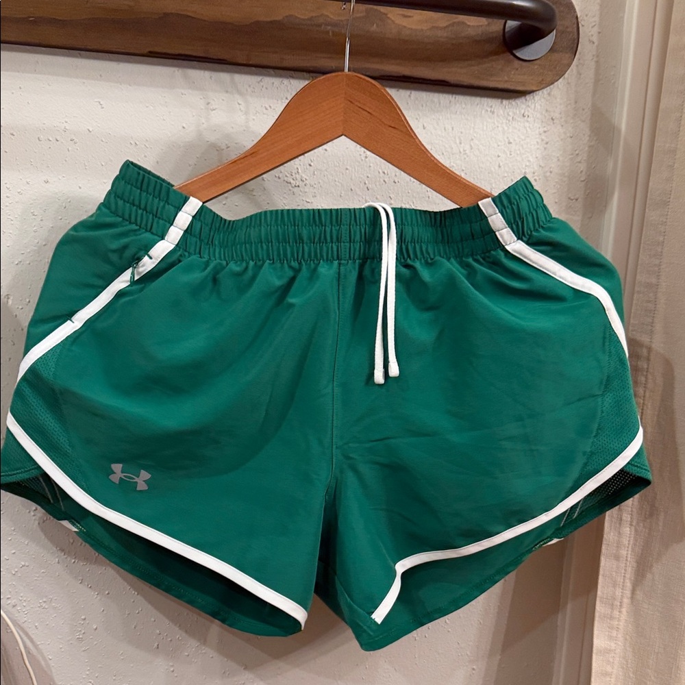 Under Armour Green Sports Shorts Small like new